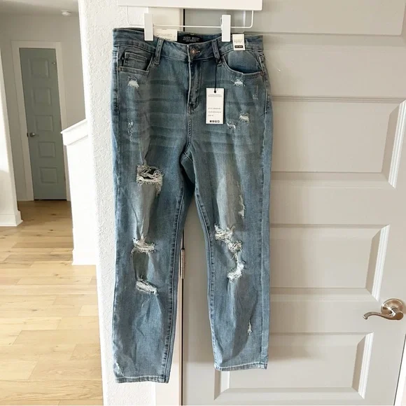 NWT Judy Blue High Rise Destroyed Boyfriend Jeans - Picture 2 of 5